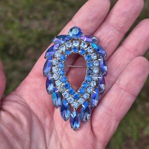 Juliana's DeLizza & Elster D&E For Sarah Coventry Blue Lagoon Rhinestone Brooch